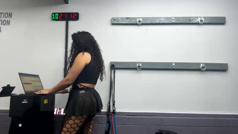 Snapshot of wildrose1111 chatting on 11-05-25, 02:11 WildRose online show from 11-05-25, 02:11