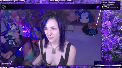 Snapshot of wildwylie chatting on 06-11-26, 02:33 Wylie Wanderlust online show from 06-11-26, 02:33
