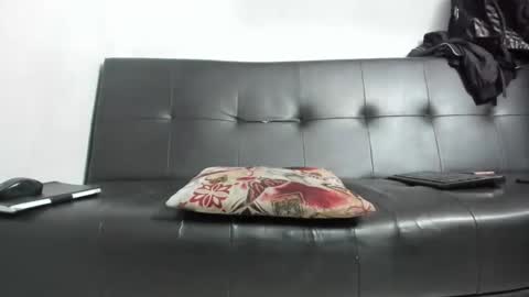 Snapshot of wilfer484725 chatting on 01-18-25, 11:43 wilfer online show from 01-18-25, 11:43