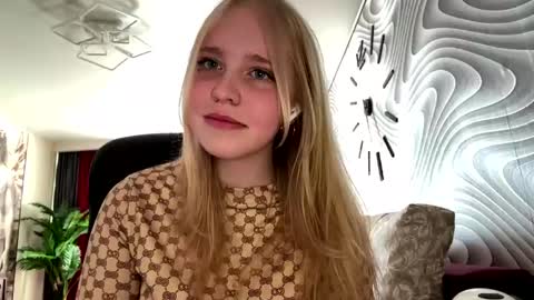 Snapshot of wilhelminafraker chatting on 05-21-26, 01:18 Anny online show from 05-21-26, 01:18