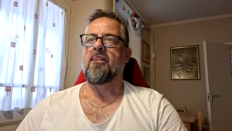 Snapshot of wilhelmus3 chatting on 07-08-26, 01:04 wilhelmus3 online show from 07-08-26, 01:04