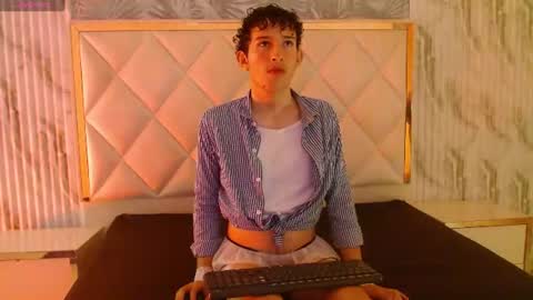 Snapshot of will_tay1 chatting on 07-30-26, 02:43 WILL online show from 07-30-26, 02:43