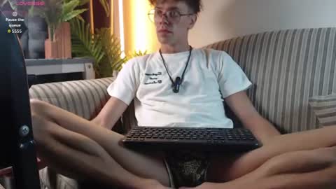 Snapshot of william_henry_a chatting on 06-25-26, 10:03 William online show from 06-25-26, 10:03