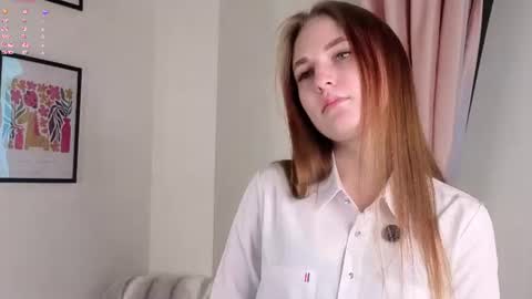 Snapshot of williapabey chatting on 06-18-26, 01:17 Sarah online show from 06-18-26, 01:17