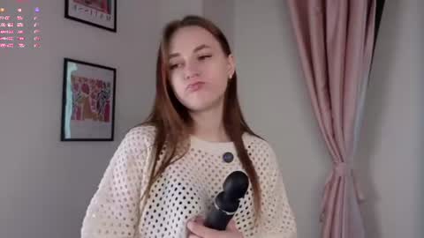 Snapshot of williapabey chatting on 06-20-26, 01:19 Sarah online show from 06-20-26, 01:19