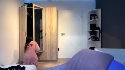 Mari online show from 06-11-26, 07:39