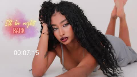 Snapshot of willow_hendrix chatting on 05-11-26, 04:04 Ms Willow online show from 05-11-26, 04:04