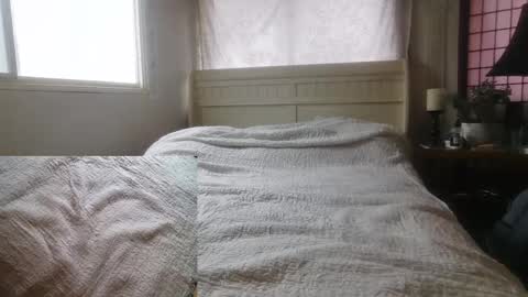 Winnie online show from 03-23-26, 03:49