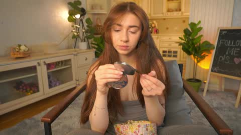 Snapshot of winnieriedesel chatting on 04-29-26, 03:21 Lillian online show from 04-29-26, 03:21