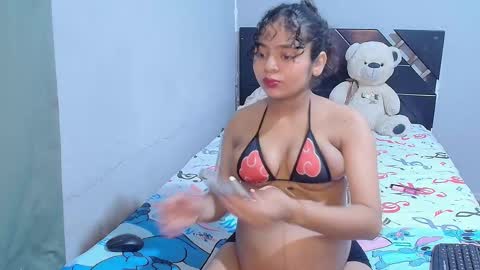  Winnifer Gonzalez  online show from 10-20-25, 03:29