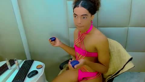 Snapshot of winnybarness chatting on 10-25-25, 02:08 WinnyBarness online show from 10-25-25, 02:08