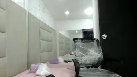 Snapshot of winnybarness chatting on 11-15-25, 02:09 WinnyBarness online show from 11-15-25, 02:09