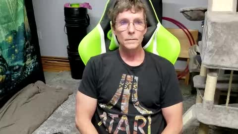 Snapshot of wirehead1970 chatting on 10-19-25, 04:29 wirehead1970 online show from 10-19-25, 04:29