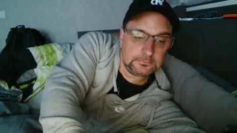 Snapshot of wirzwei8883 chatting on 10-04-25, 04:05 Dirty online show from 10-04-25, 04:05