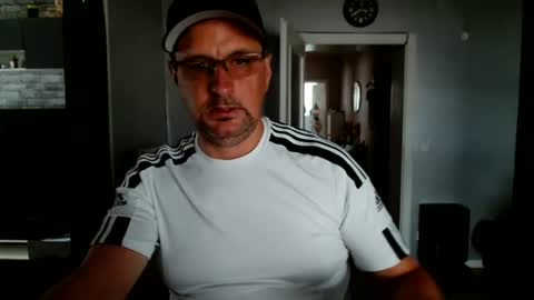 Snapshot of wirzwei8883 chatting on 07-14-26, 01:39 Dirty online show from 07-14-26, 01:39