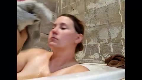 Snapshot of wisteriaqueen chatting on 10-08-25, 05:43 Wisteria online show from 10-08-25, 05:43