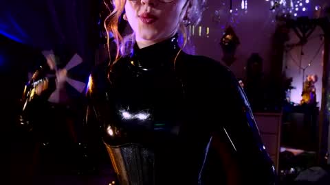 Snapshot of witch_fiona chatting on 05-13-26, 08:06 Goddess of two strapons - Mr. long Don Mr. Pinky online show from 05-13-26, 08:06