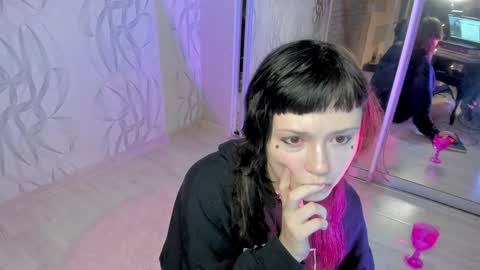 Snapshot of witches_curves chatting on 12-27-24, 07:14 Nemo online show from 12-27-24, 07:14