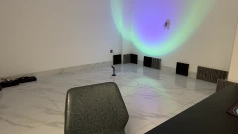 Snapshot of witches_curves chatting on 03-04-25, 01:17 Nemo online show from 03-04-25, 01:17