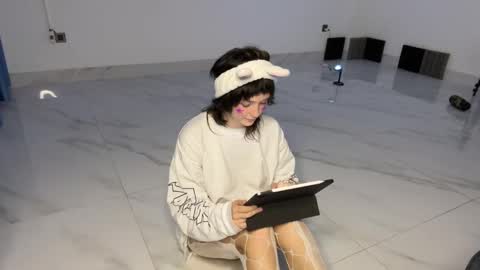 Snapshot of witches_curves chatting on 03-06-25, 01:57 Nemo online show from 03-06-25, 01:57