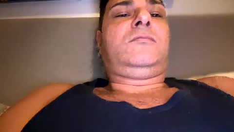 Snapshot of witebull83 chatting on 12-12-24, 03:27 Witebull online show from 12-12-24, 03:27