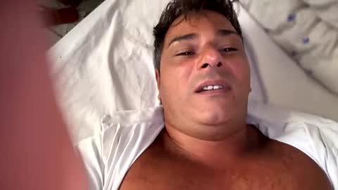 Snapshot of witebull83 chatting on 09-19-25, 08:27 Witebull online show from 09-19-25, 08:27
