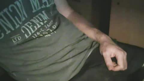 Snapshot of wolfie_2910 chatting on 06-18-26, 04:33 wolfie_2910 online show from 06-18-26, 04:33