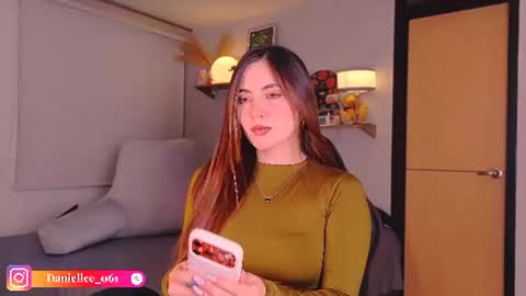 Snapshot of wolfsfoster chatting on 06-14-26, 03:30 online show from 06-14-26, 03:30