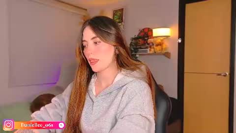 Snapshot of wolfsfoster chatting on 07-22-26, 03:42 online show from 07-22-26, 03:42