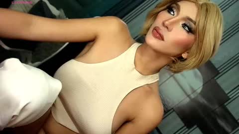 Julia online show from 03-23-26, 06:45