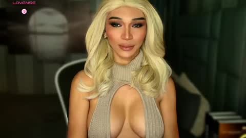 Snapshot of womanofyourdesire_ts chatting on 04-24-26, 03:09 Julia online show from 04-24-26, 03:09