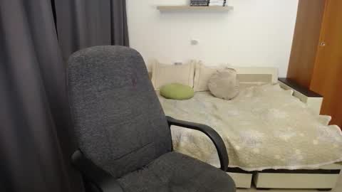 Snapshot of women_pleasures chatting on 10-12-25, 07:35 women_pleasures online show from 10-12-25, 07:35