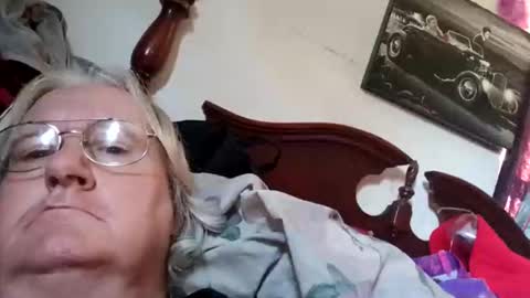 Snapshot of woodpecker115 chatting on 12-20-25, 06:37 woodpecker115 online show from 12-20-25, 06:37