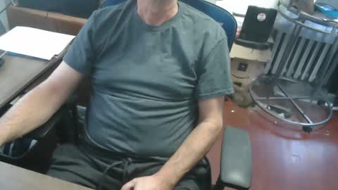 Snapshot of woodworker6473 chatting on 04-26-26, 10:07 woodworker6473 online show from 04-26-26, 10:07
