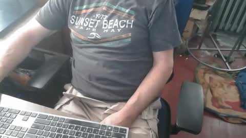 Snapshot of woodworker6473 chatting on 06-04-26, 01:28 woodworker6473 online show from 06-04-26, 01:28