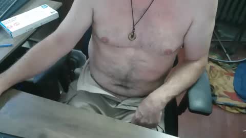Snapshot of woodworker6473 chatting on 06-06-26, 10:47 woodworker6473 online show from 06-06-26, 10:47