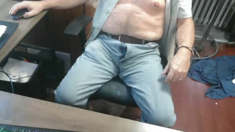 Snapshot of woodworker6473 chatting on 06-24-26, 11:04 woodworker6473 online show from 06-24-26, 11:04