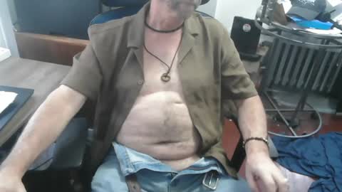 Snapshot of woodworker6473 chatting on 06-25-26, 07:29 woodworker6473 online show from 06-25-26, 07:29