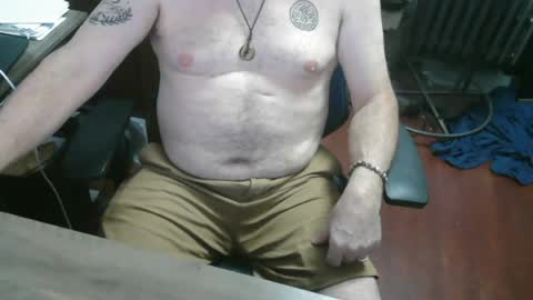 Snapshot of woodworker6473 chatting on 07-03-26, 12:39 woodworker6473 online show from 07-03-26, 12:39