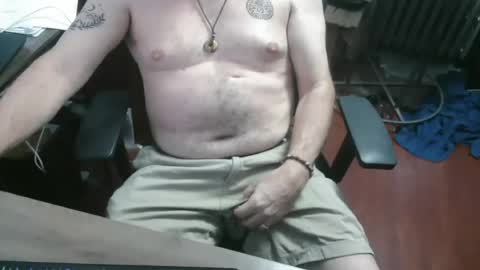 Snapshot of woodworker6473 chatting on 07-04-26, 11:22 woodworker6473 online show from 07-04-26, 11:22