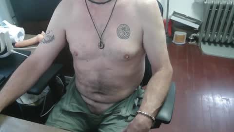 Snapshot of woodworker6473 chatting on 07-18-26, 02:43 woodworker6473 online show from 07-18-26, 02:43