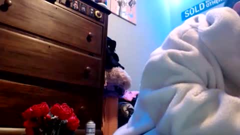 woofwolfxix online show from 10-29-25, 06:15