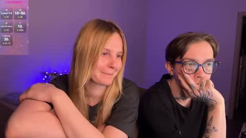 Snapshot of worldofllove chatting on 01-15-25, 09:20 Arnika and Simon online show from 01-15-25, 09:20