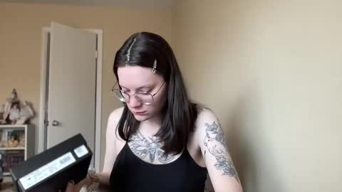 Snapshot of worship_lucina chatting on 12-16-24, 03:11 Lucina online show from 12-16-24, 03:11