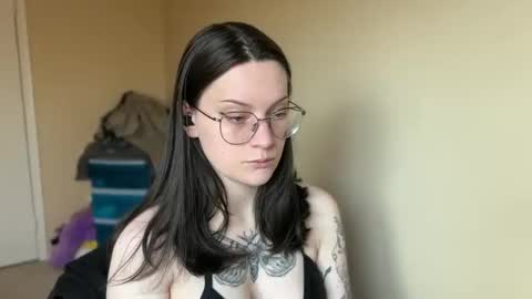 Snapshot of worship_lucina chatting on 02-10-25, 06:13 Lucina online show from 02-10-25, 06:13