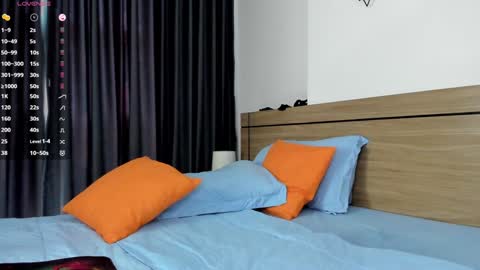 Hey Im Lina See you 12am - 6am GMT  3 online show from 02-08-25, 04:25