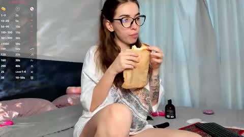 Hey Im Lina See you 12am - 6am GMT  3 online show from 02-03-26, 04:21