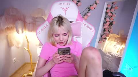 Snapshot of wow_angel chatting on 05-24-26, 09:03 wow_angel online show from 05-24-26, 09:03
