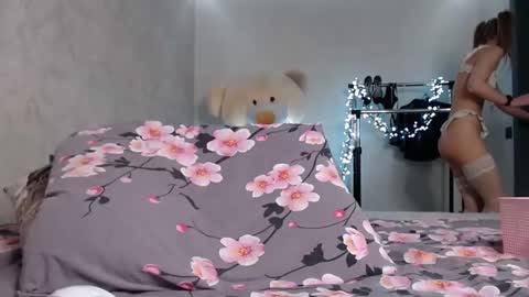 Lily online show from 10-12-25, 11:53