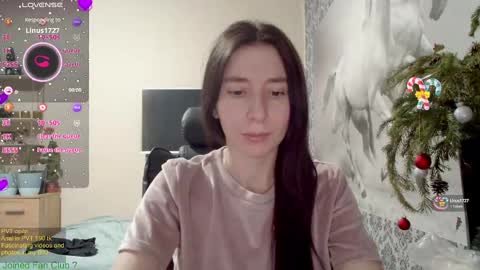 Snapshot of wow_porno_ chatting on 01-01-25, 11:05 Anna  online show from 01-01-25, 11:05
